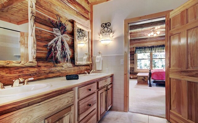 Discovery Lodge by RedAwning