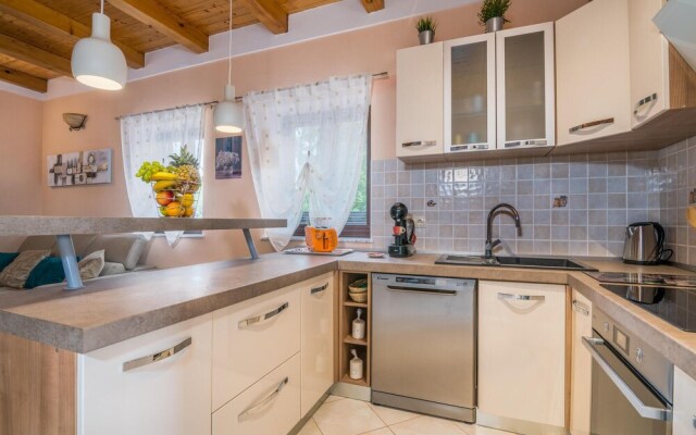 Awesome Home in Lakmartin With Wifi and 3 Bedrooms