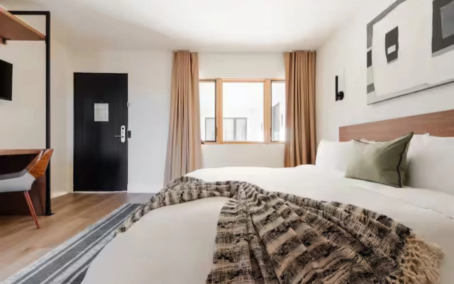 The Lum Hotel Los Angeles Stadium District