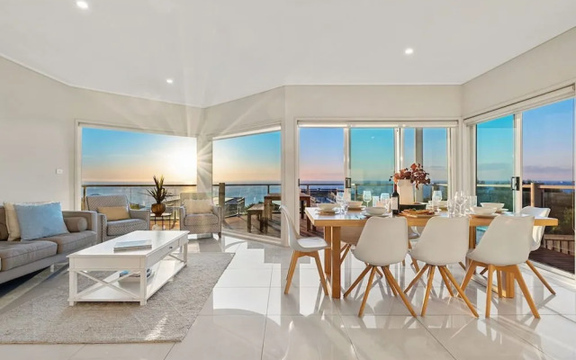 Clifftop Family Retreat With Views Pool