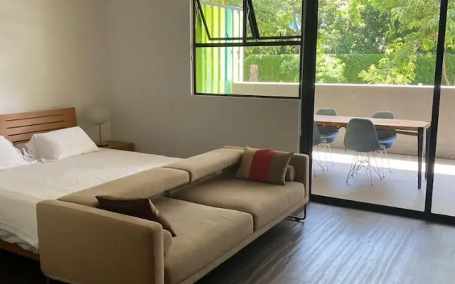 BEE Suites Santa Ana