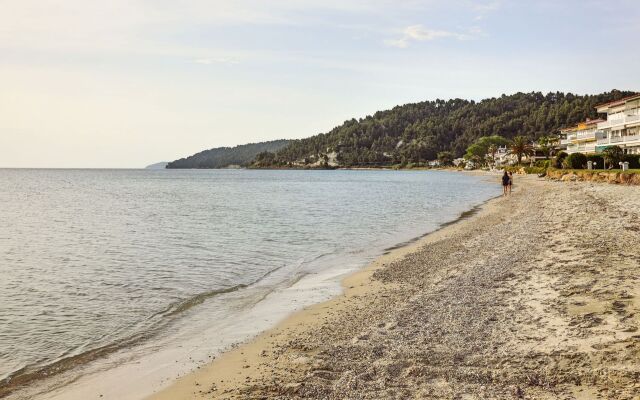 Golden Deer Apartments