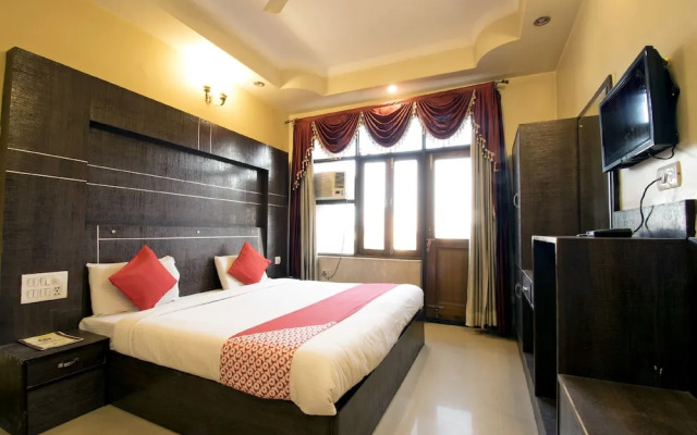 OYO 17109 Hotel Vipul Palace