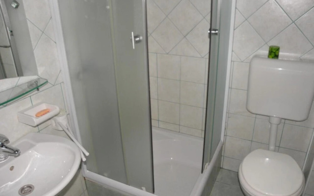 Pool - Swimming Pool and Grill - A4