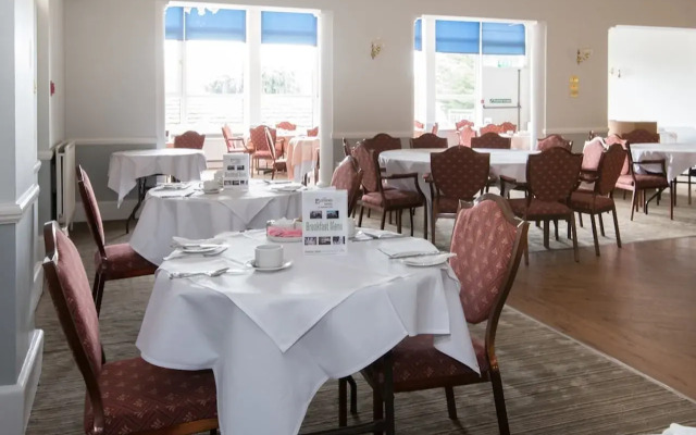 Elstead Hotel
