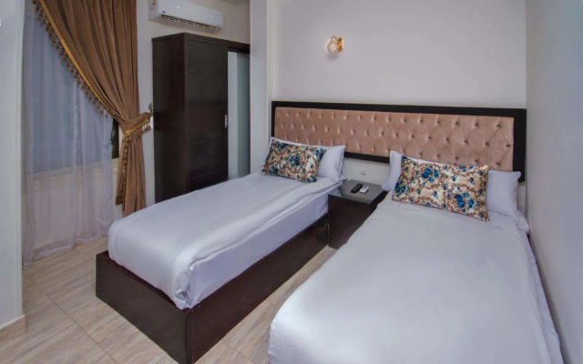 Tut Pyramids View Hotel