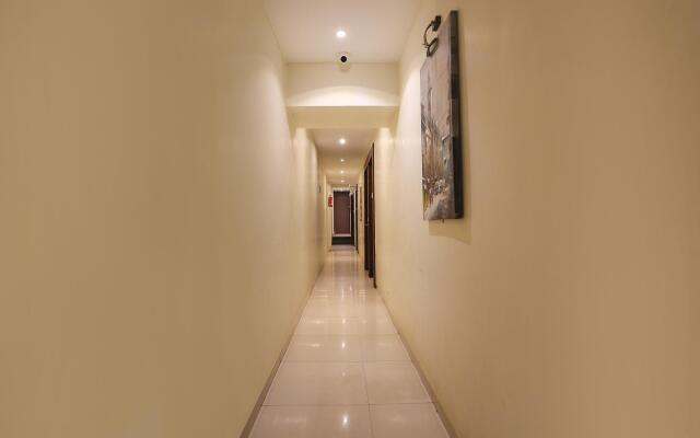 Fabhotel West Inn