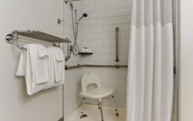 DoubleTree by Hilton St. Louis Forest Park