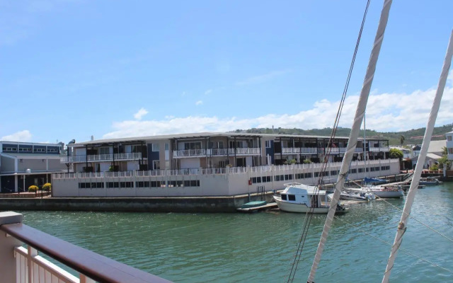 Waterfront, 17 Quay West