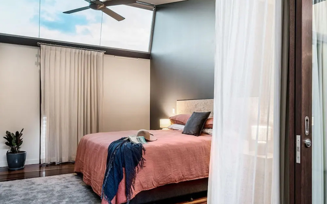 Your Luxury Escape - On The Bay 2