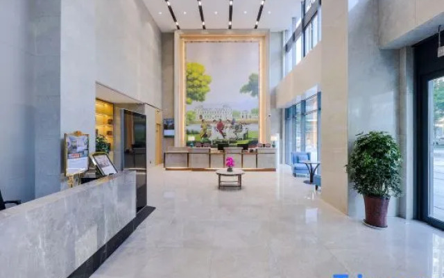 Vienna Hotel (Jinan Central Business District Branch)