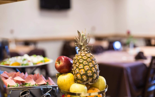 Almas Hotel