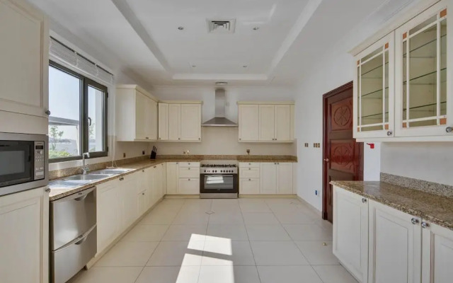 5 Villa w Private Pool Beach on Palm Jumeirah