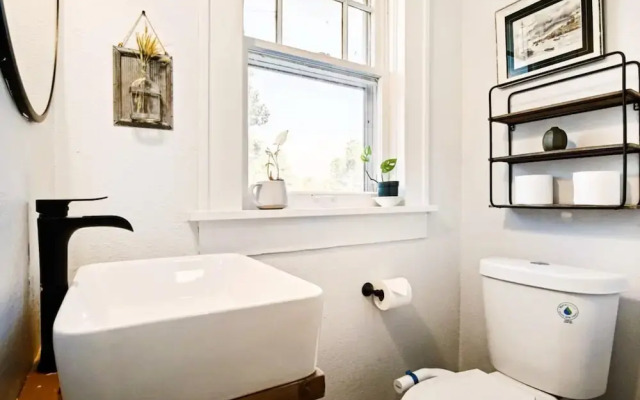 Retro Studio Huge Shower 3min-asian Dist