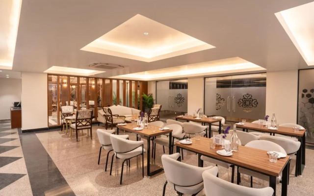 Foxtrail, Sector 42 - AM Hotel Kollection