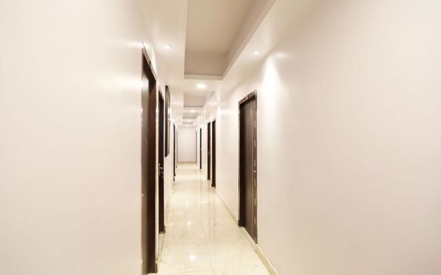 OYO 9193 Hotel Maple