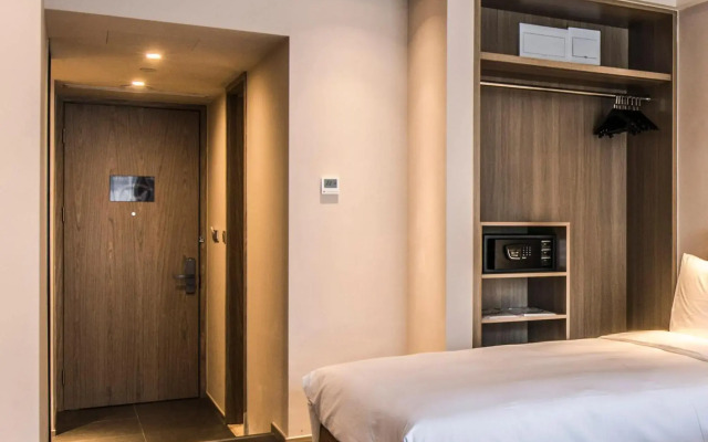 Q-Box Hotel Shanghai Sanjiagang