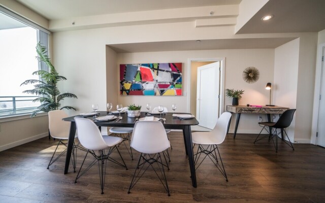 Ocean View II by AvantStay | High-Rise Flat in DT w/ City & Ocean Views!