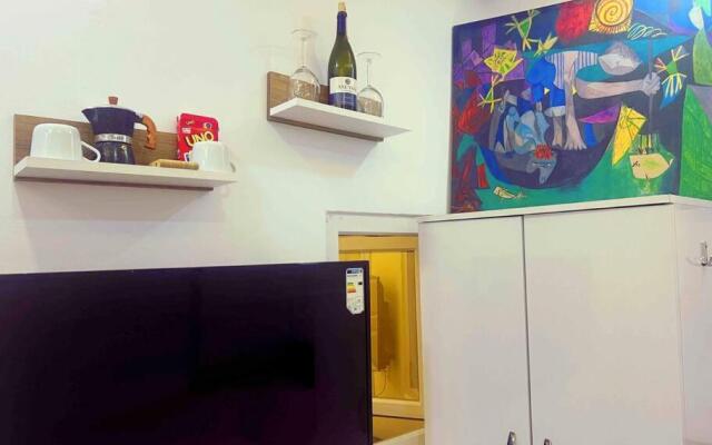 A TINY FLAT IN OLD TOWN AREA 850€ Per mounth