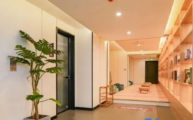 Guanlan Yue Hot Spring Holiday Hotel