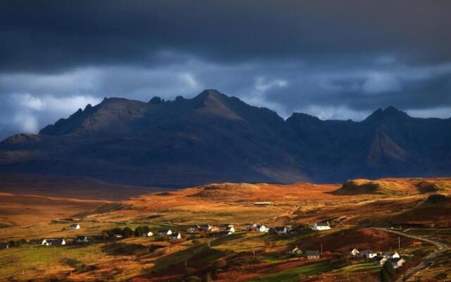 Storr Apartments