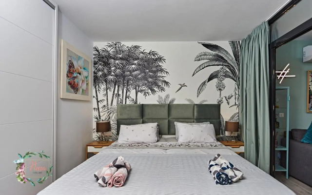 Parrot's House- Yumbo center