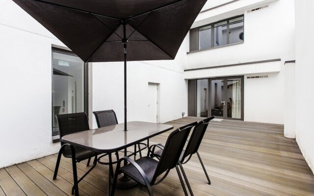 The Oxford Street Apartments