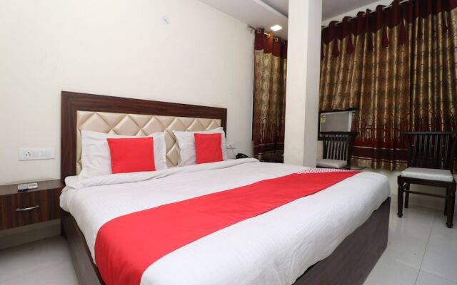 OYO 28646 Hotel Golden Heart