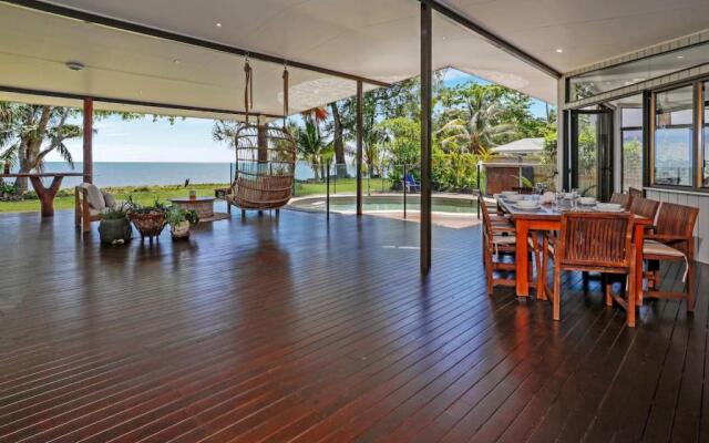 Absolute Beachfront House with Private Pool