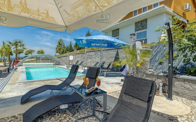 Pool & Whirlpool Villa Art Three