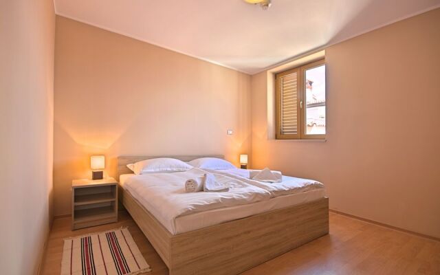 Rotonda Inn Novigrad
