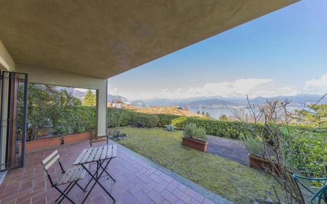 Riva del Sole Apartment with Garden