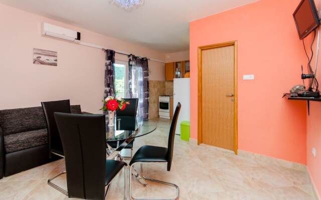 Apartments Mladen