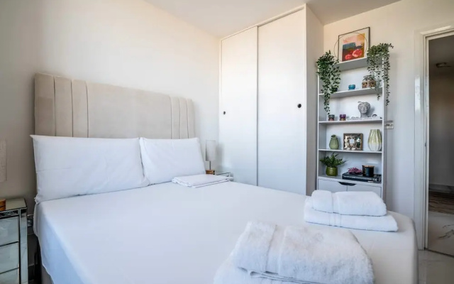 Canary Wharf Retreat With Free Secure Parking