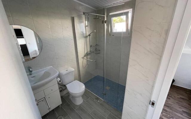 Spacious Villa. Large Rooftop. 4 Bedroom Sleeps 8