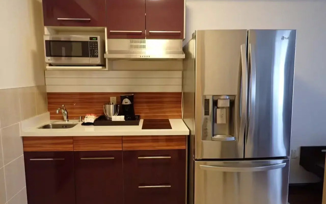 Days Inn & Suites by Wyndham Fort Saskatchewan