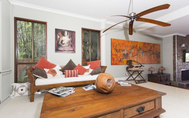 Bali Island Villa in Surfers Paradise