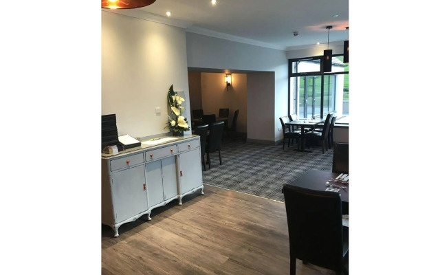 The Knowes Hotel & Restaurant