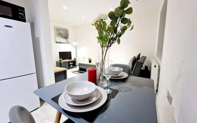 Modern Apartment in Uxbridge