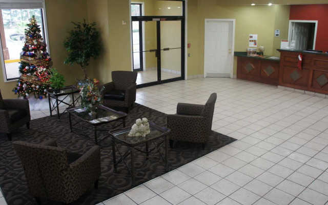 Clarion Pointe Marshall