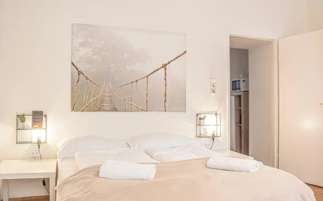Cozy 1BR Long Stay Near Waldmullerpark