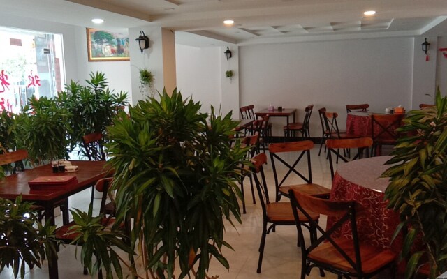 Lucky 8 Hotel