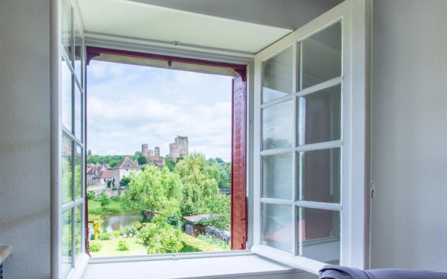 Beautiful Holiday Home in Hérisson with Private Garden