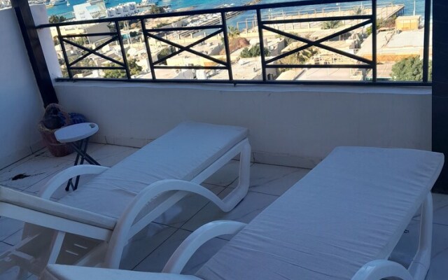 Immaculate 3-bed Apartment sea View