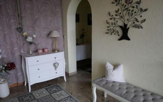 Cozy Apartment in Strotzbusch near Eifel Center