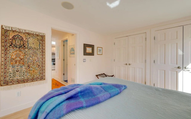 Wellfleet Home w/ Deck, Bay Views & Kayaks