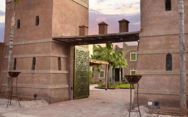 8 bedrooms villa with private pool jacuzzi and enclosed garden at Marrakech