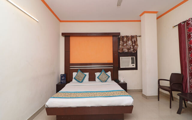 OYO 9726 Hotel Aura Palace Deluxe