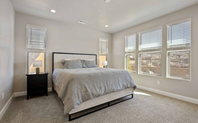 Red Desert Retreat 5 Bedroom Home