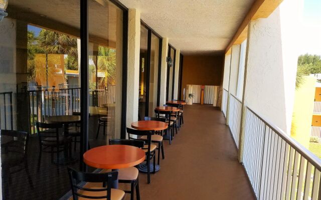 Days Inn & Suites by Wyndham Clermont